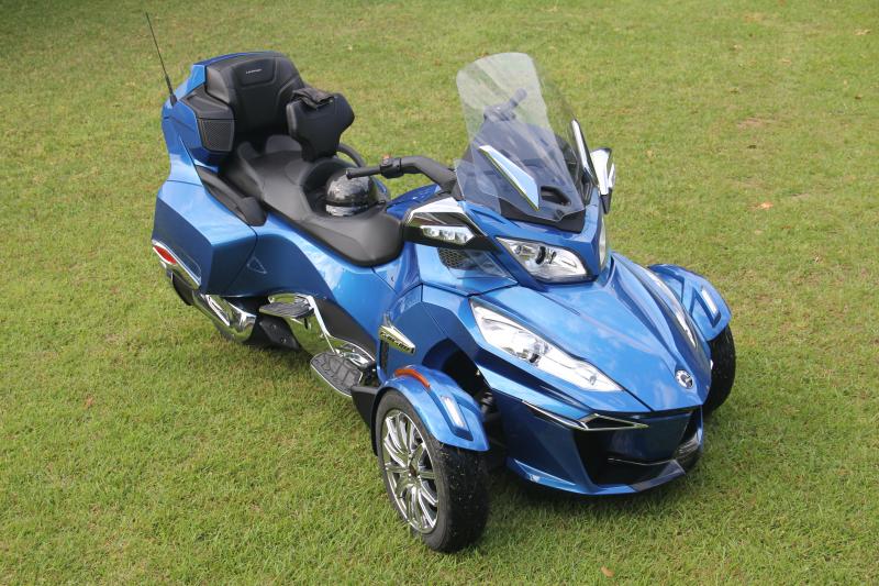 2018 Can Am Spyder RTL Blue & Chrome (1)
