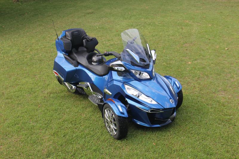 2018 Can Am Spyder RTL Blue & Chrome (2)
