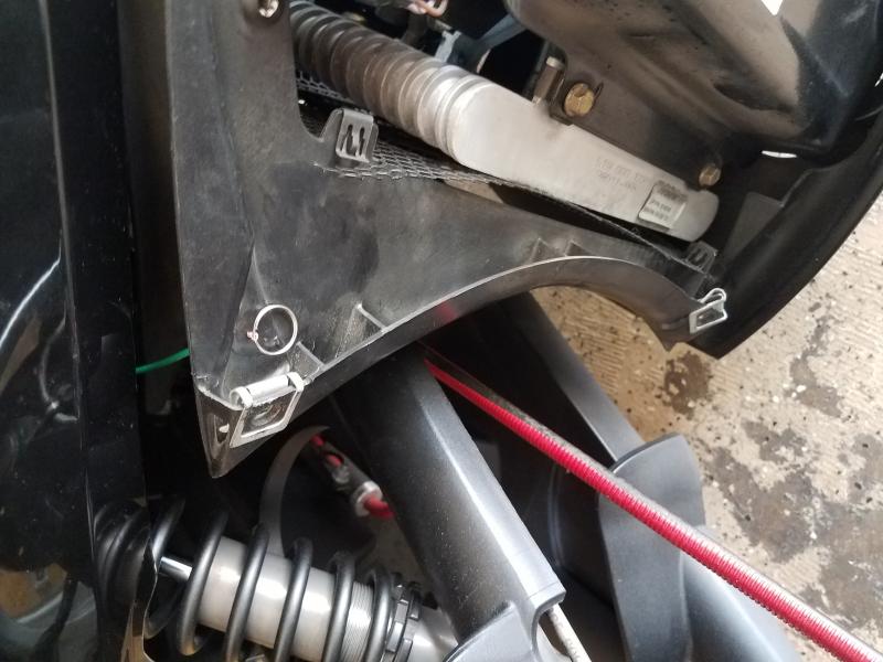 20180525 115810 #6
attach a small ring to the end of the copper wire and you will have your pull to release the frunk latch