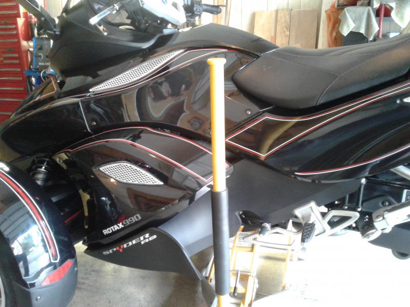 20180718 085056
Let's begin...lift for comfort but not needed. Remove center left panel and the one screw holding the left side panel.