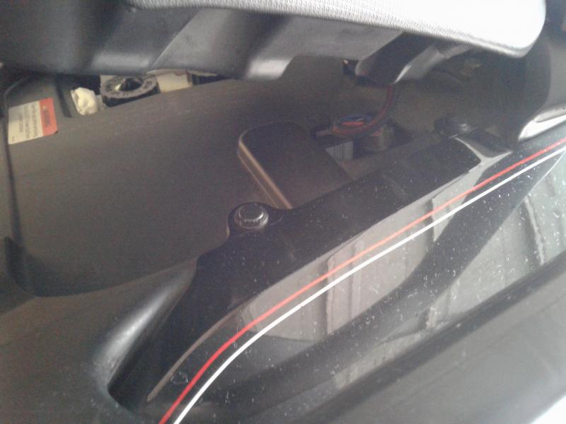 20180718 085509
Remove the two push pins and side panel will come off. You can let it hang resting on the floor or disconnect the turn signal.