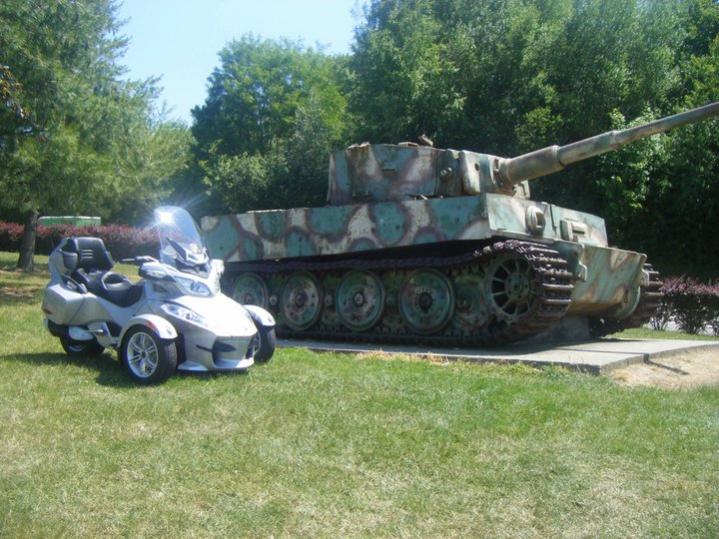 246856 214630378576592 100000888939204 646225 8197243 n