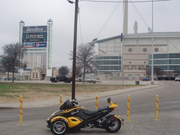 37 Major Sports Stadium (Alamo Dome)