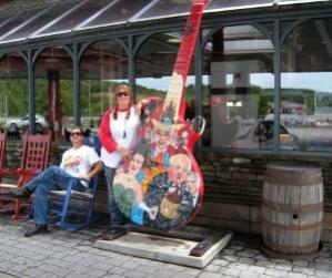 396855 4257368753051 1179619941 n (300x252)