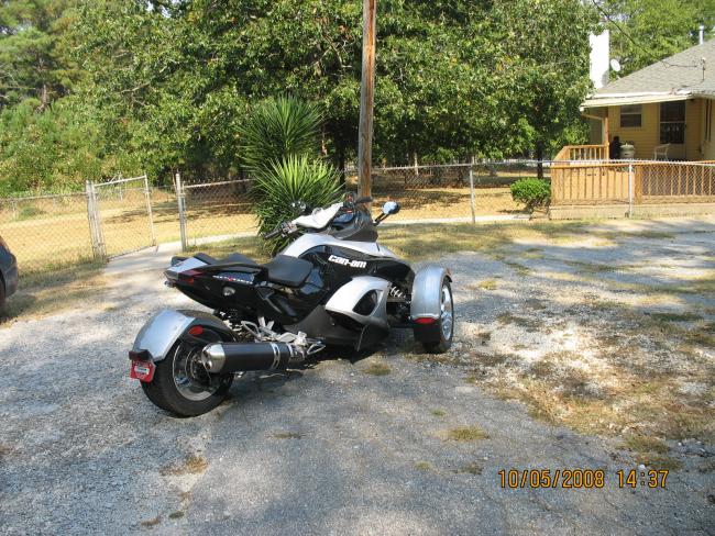 5 October 2008  Frank Ruiz and Clifford Kelly new Spyder 010.  In driveway