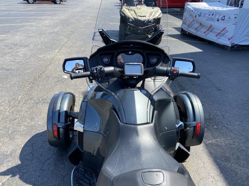 9D2F940D F59C 4AA8 9671 A09F93606146