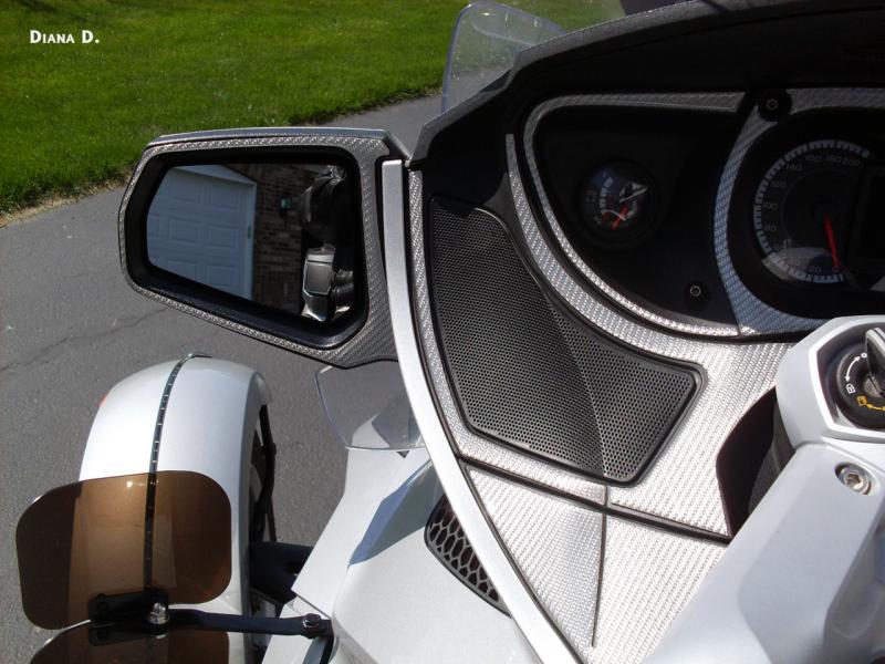 Add some style to your Spyder dash with one of our dash kits.