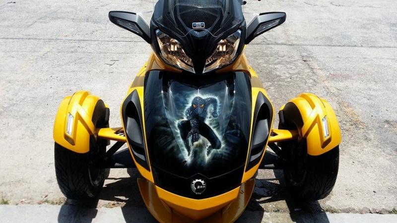 Airbrushed front trunk. Still a work in progress but happy so far of what I ve done to it. More black is needed... More pictures to come as work is do