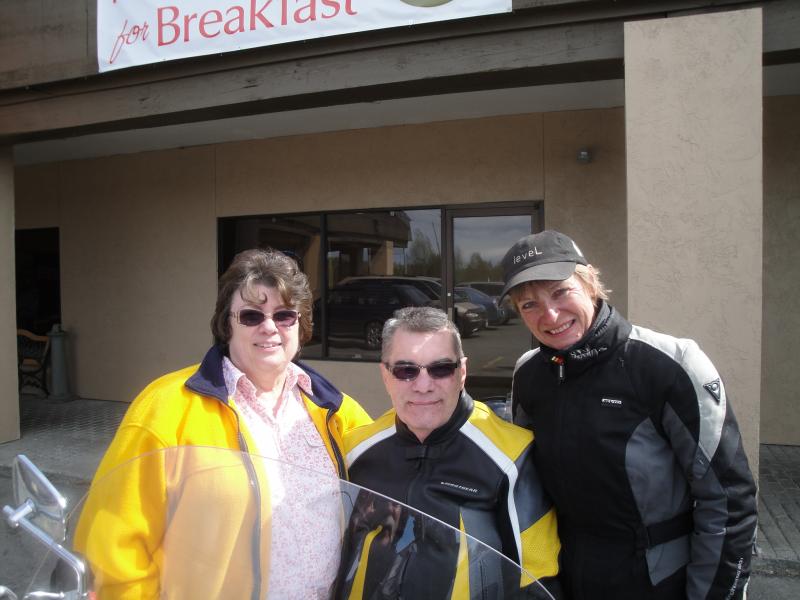 Alaska - Eagle Creek.  Linda Bartholomew, Dwayne Lee (akspyderman) and me.