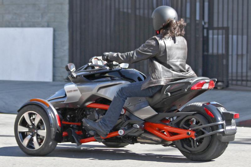 all new can am spyder f3 efi spotted with no camouflage photo gallery 9