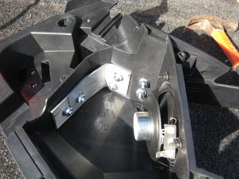 aluminum brace in speaker box