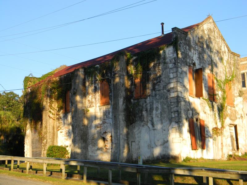 An old abandoned building which originally was a fish and seafood processing center. Just below it is Skipper's Seaford Restaurant, some of the best o
