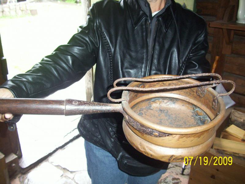 Anyone know what this type of pot would be used for? L'Habitation.