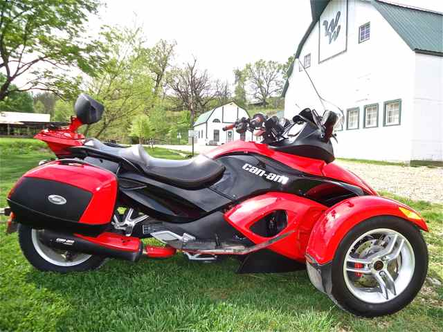 At Winwood Winery outside of Owensville, Missouri. They have good homemade root beer. But there is GRAVEL.