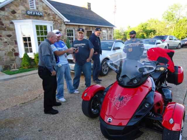 aussies  Some Aussies were traveling through Cuba and were admiring our Spyder.