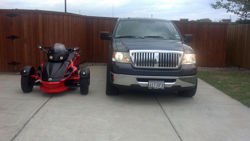 Big Blue and the spYder hanging out.