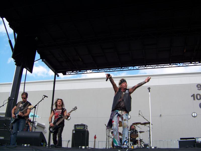 bikes, babes and music 032