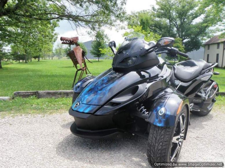 Blue flames on Spyder RS