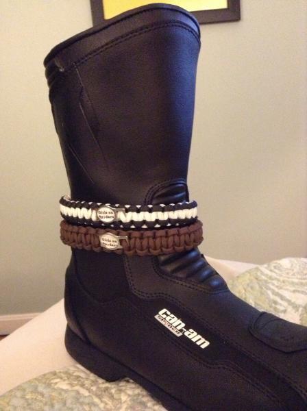 Bootstraps from Paracord collars, Leashes and More Facebook page