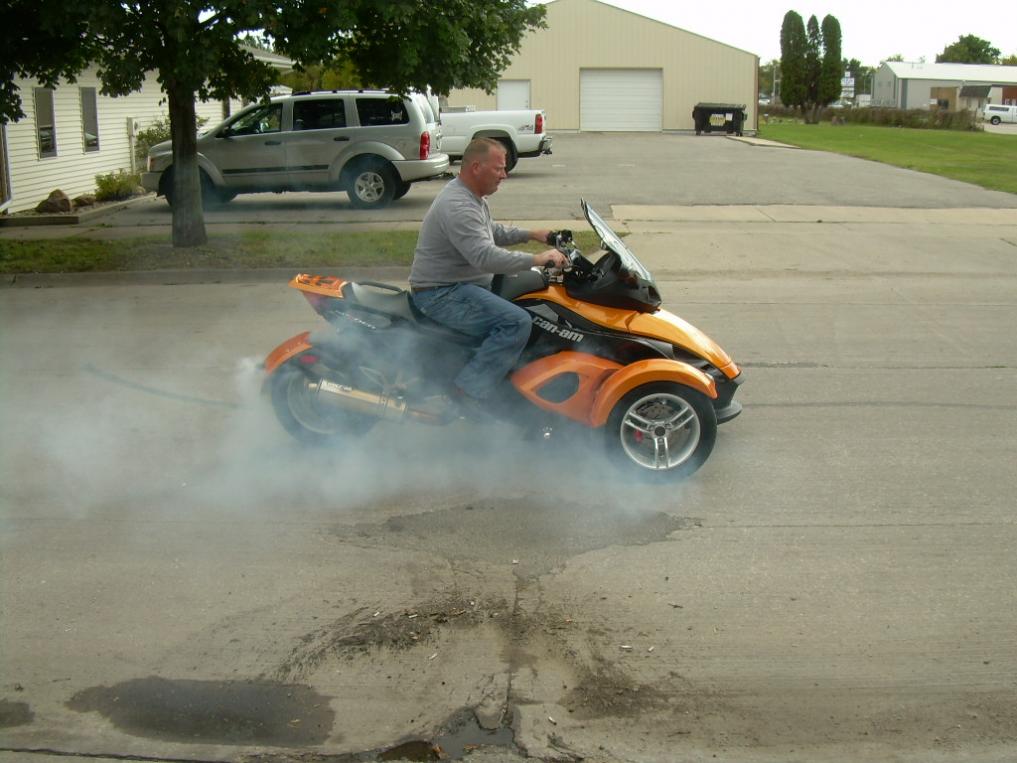 burn out001http://www.spyderlovers.com/forums/album.php?albumid=745&attachmentid=29535