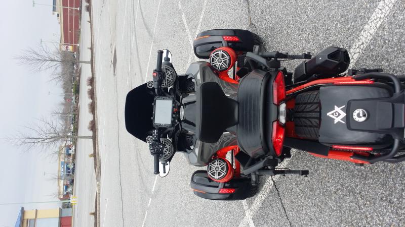 CAN'T SEEM TO TURN THIS PIC AROUND. 
FOUR 6.5 SPEAKERS.  ALWAYS RIGHT WITH MY LIGHT.