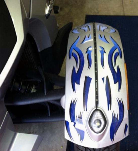 close up view of the fenders...