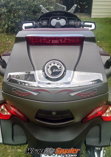 Cosmos Burgundy rear bag back bar on Spyder RT.