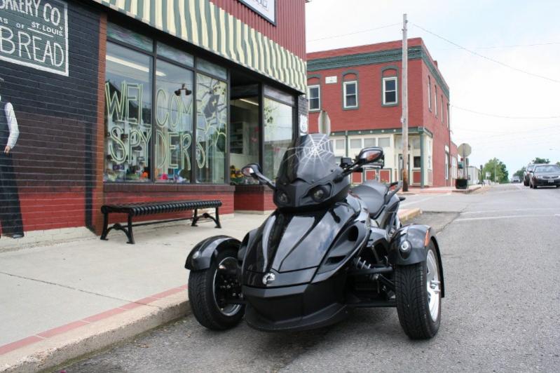Cuba Mural & Spyder web in the window of the shoe store!
