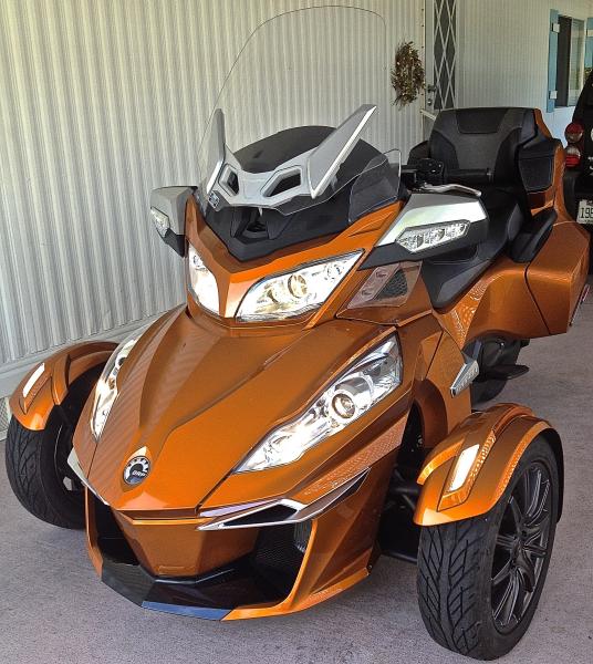 DALE and NANCY'S 2014 CAN-AM SPYDER RT-S SM6
ACE 1330cc 115HP, 96 LB-FT TORQUE