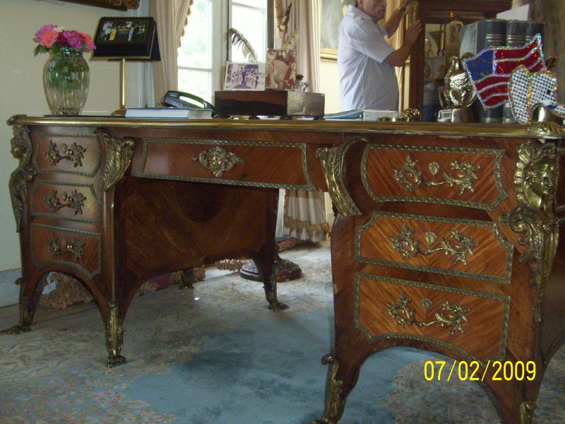 Desk; was told the details but I didn't have my trusty pen and paper during the tour because we weren't expecting to see inside. The front shows fake 