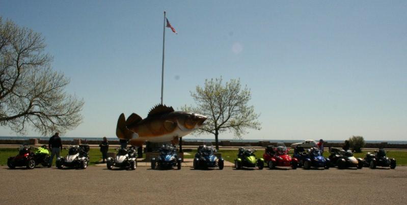 Do walleye eat Spyders? Hmmm?