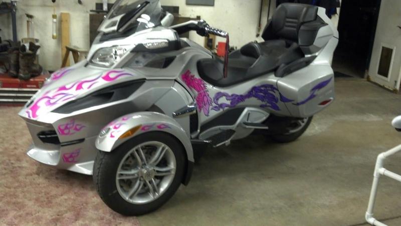 Dragon Flames RT Side view of the dragon bike Pink/Purple fade stripes.