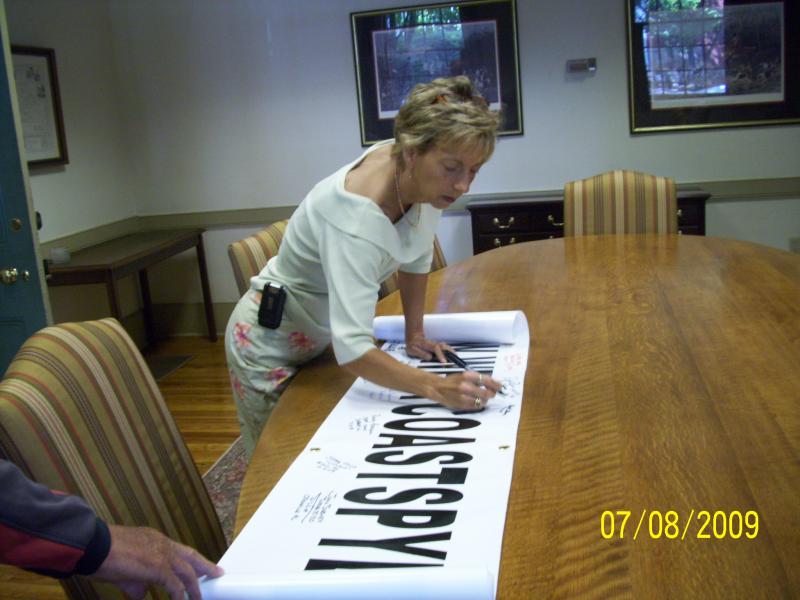 Dragonheart signs the banner in Abingdon, VA.
