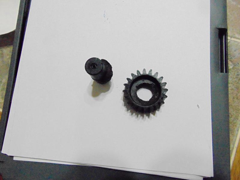 DSC00195
Opps.  Some A-HOLE didn't listen when the instructions said "GENTLY"
I broke the gear and have to replace it.