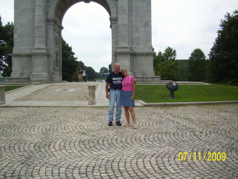 Dudley and Jennifer, Victory Arch.