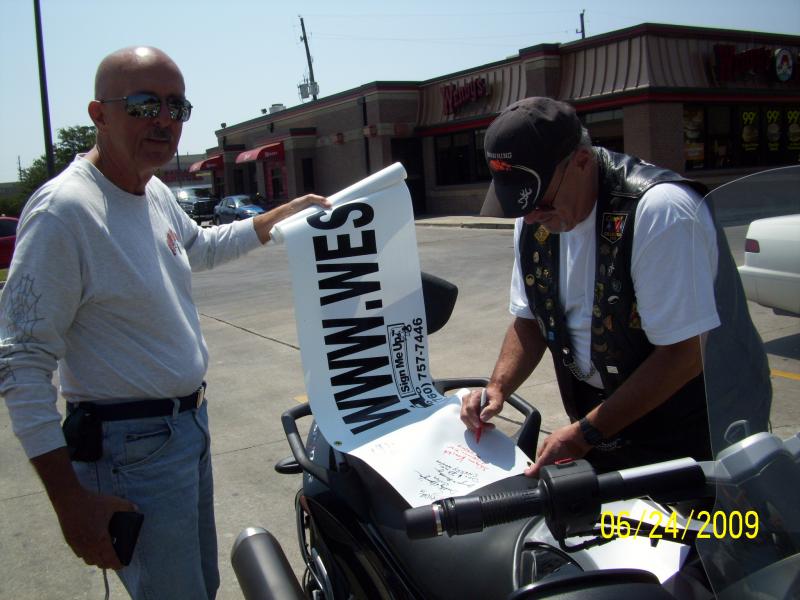 Dudley & Glynn with banner