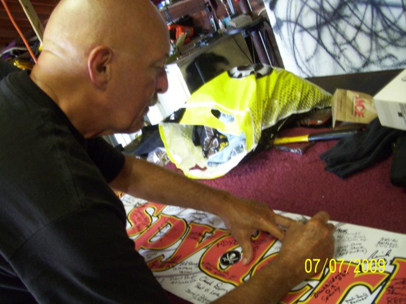 Dudley signing SpyderLover banner.
