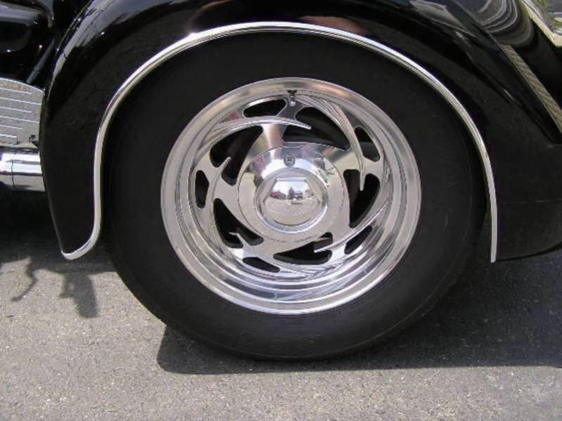 Eagle GT, Dragon Star wheels, 235 x 15 tires.