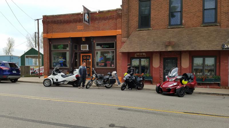 Fall Ride to Ole's with DGoebel, RDMiller, Dan and Riley on 2 Wheelers