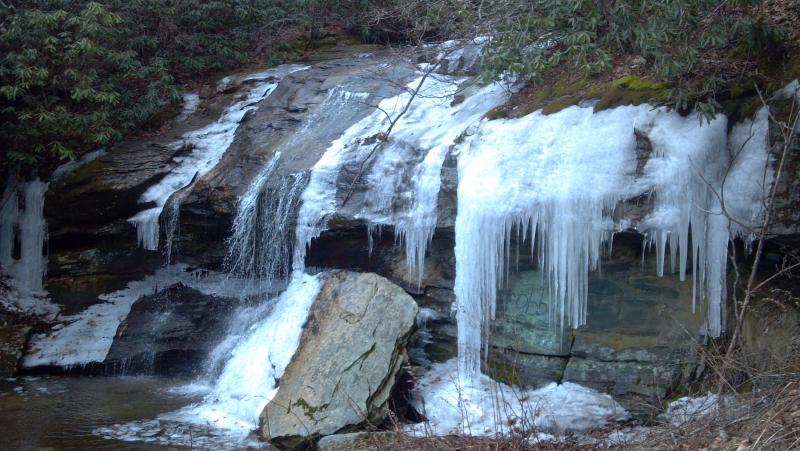 Falls off 221 010712