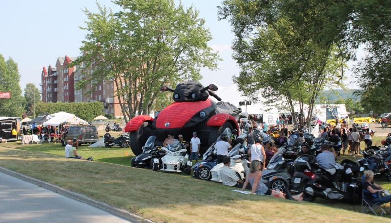 Few participants cooling off in the shade