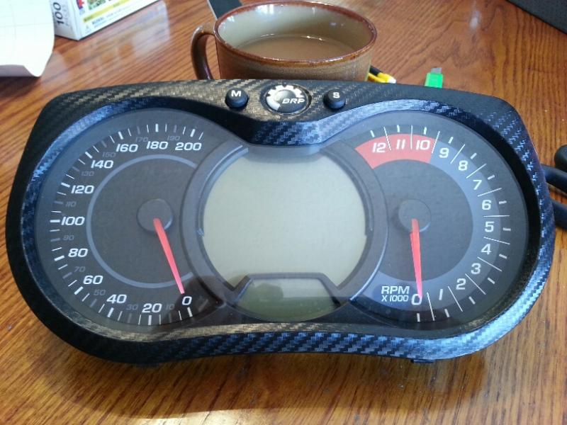 finished product, no more boring black. The gauges are now wrapped in textured Carbon Fiber Vinyl wrap.