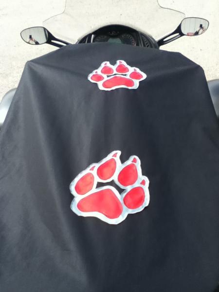 Finished sport cover with wolf paws.