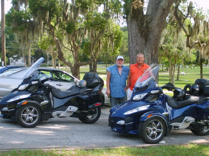 First encounter with other spyder owner Hal (L) John (R) May 26,2010