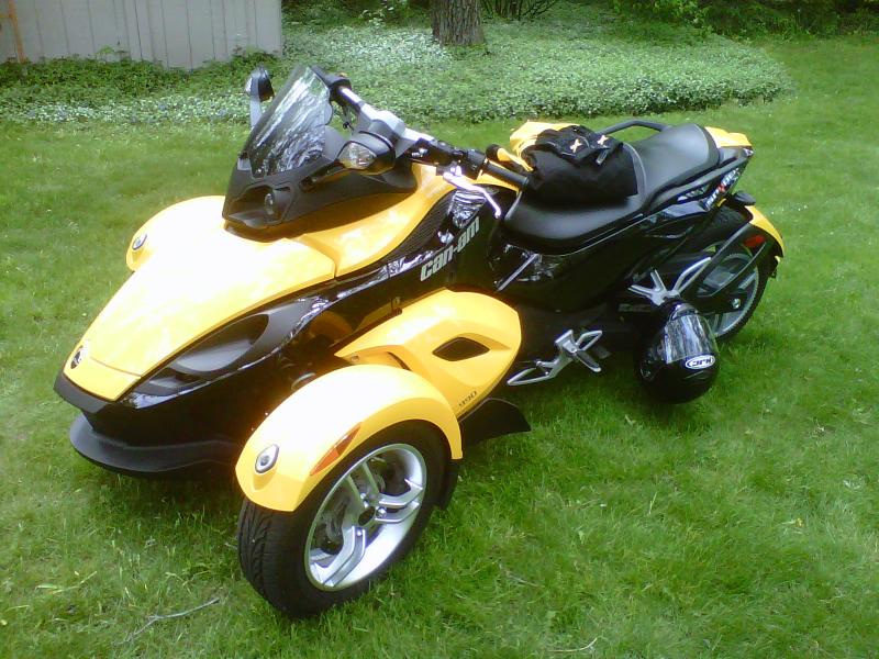 Fresh clean bike on a Freshly cut lawn =-)