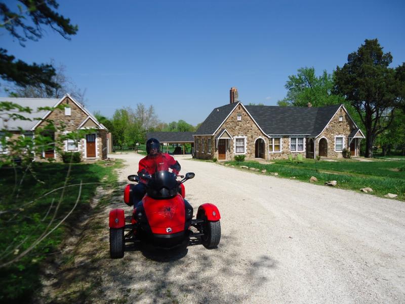 George on the Spyder by the Wagon Wheel Motel. I think he is wondering where everyone is.