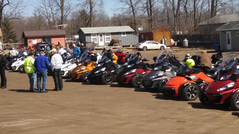 Great turn out of about 30 Spyders and their riders for our first "official" ride of 2015!