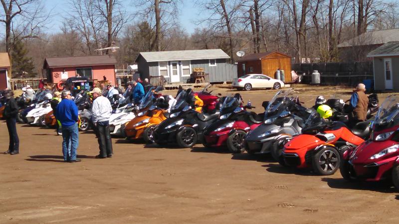 Great turn out of about 30 Spyders and their riders for our first "official" ride of 2015!