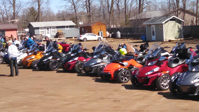 Great turn out of about 30 Spyders and their riders for our first "official" ride of 2015!