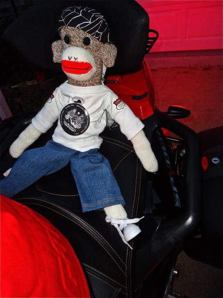 He wears a custom Spyderfest t-shirt in this shot.